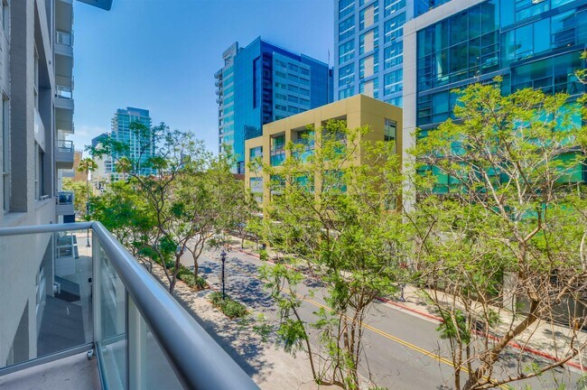 Building Photo - 253 Tenth Ave