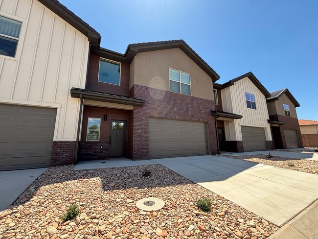 Building Photo - BRAND NEW TOWNHOME FOR RENT!
