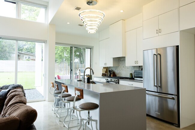 Building Photo - 507 S Park Dr