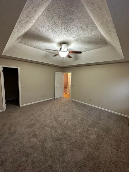 Building Photo - 303 Oak Meadow Ln