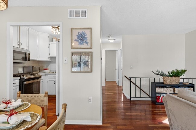 Building Photo - 462 Worthington Rd