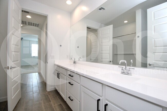 Building Photo - 23097 E Saddle Way