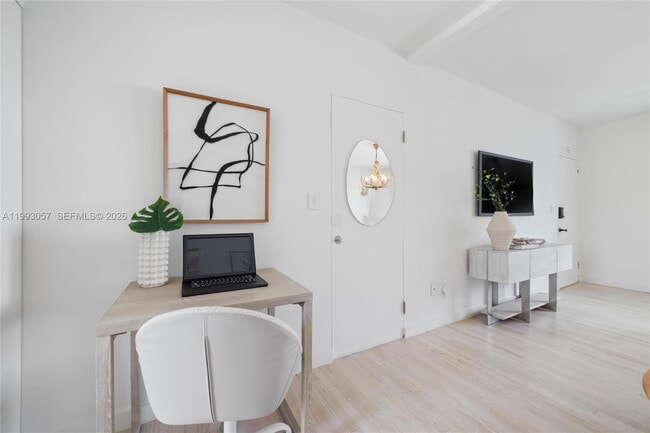 Building Photo - 750 Española Wy