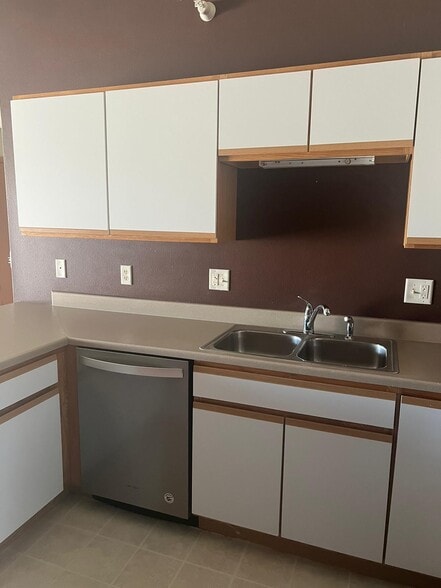 Building Photo - 30 Zeller Ct