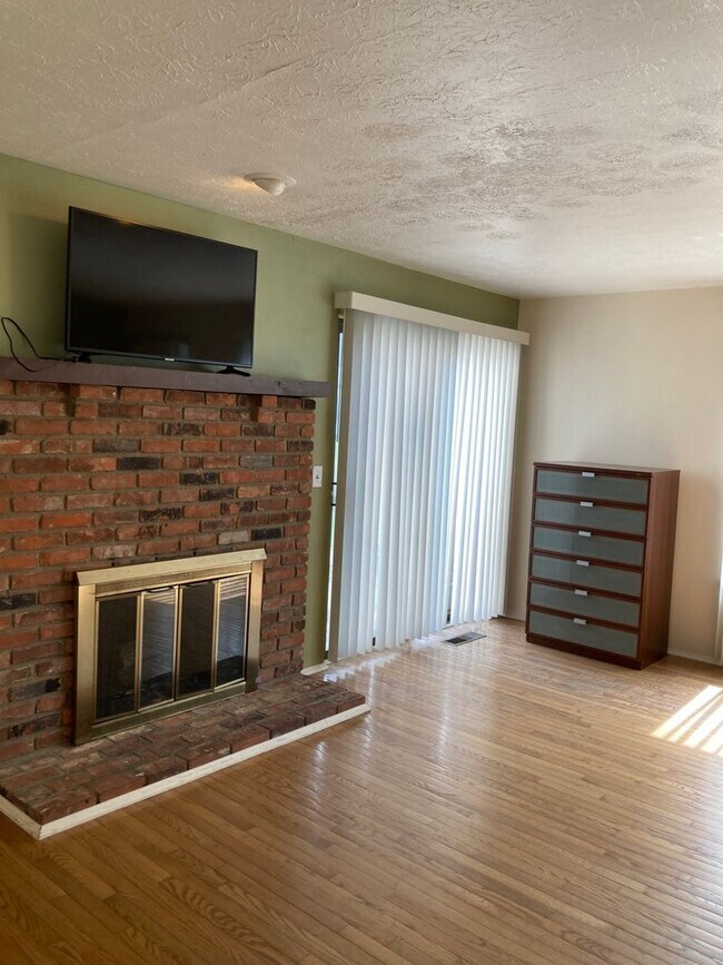 Building Photo - Condo for Rent Richmond Heights