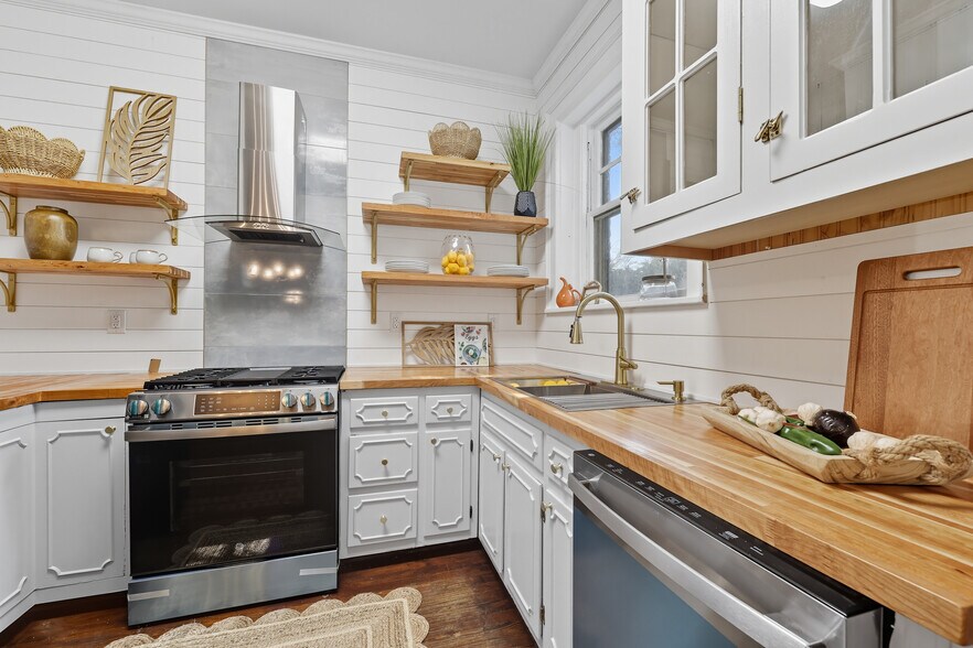 Building Photo - 3109 W Grace St