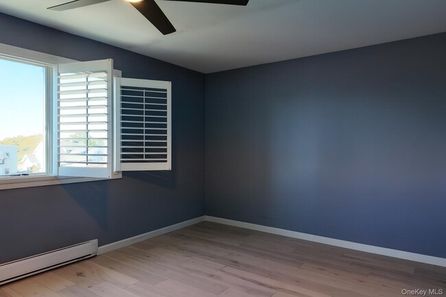 Building Photo - 243 Sportsmans Ave