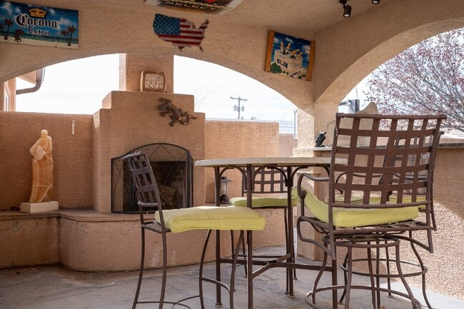 Building Photo - Desert Oasis – Furnished Executive Room in...