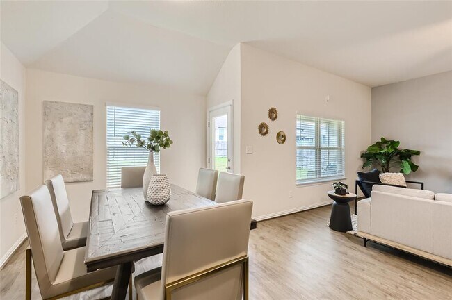 Building Photo - 5867 San Savino Dr