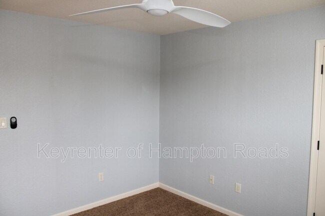 Building Photo - 3901 Grand Isle Dr