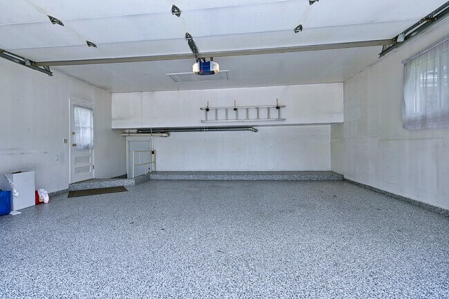Building Photo - 2360 N Drury Ln