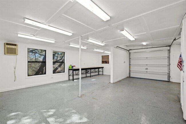 Building Photo - 1201 Lakeshore Dr