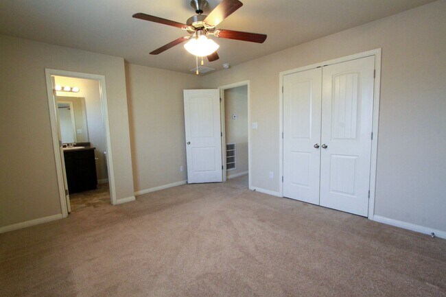 Building Photo - 3 Bedroom, 2.5 Bath Home in East Austin's ...