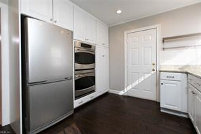 Building Photo - Call Sabrina at 757-767-0767 for more information