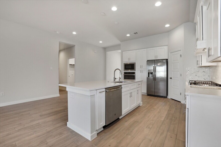 Building Photo - 4141 Presidio Ln