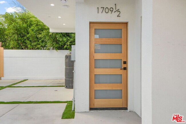 Building Photo - 1709 Burnside Ave