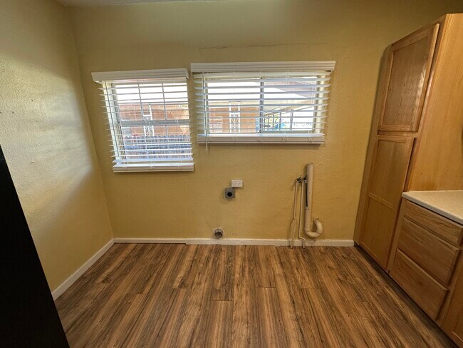 Building Photo - 703 N 5th St