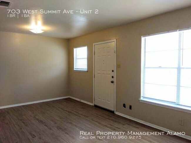 Building Photo - 703 W Summit Ave