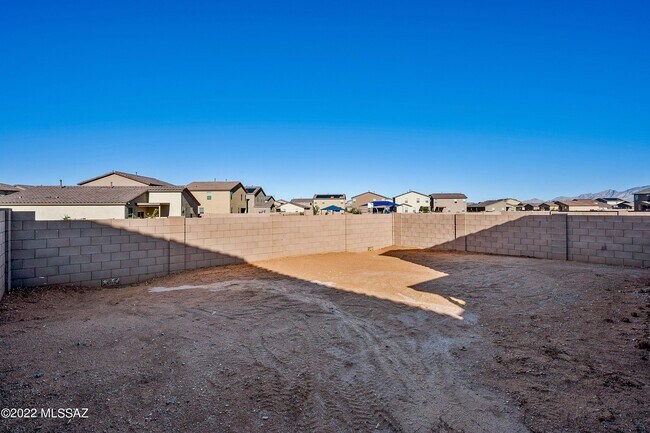 Building Photo - 6330 S Crescent Peak Dr