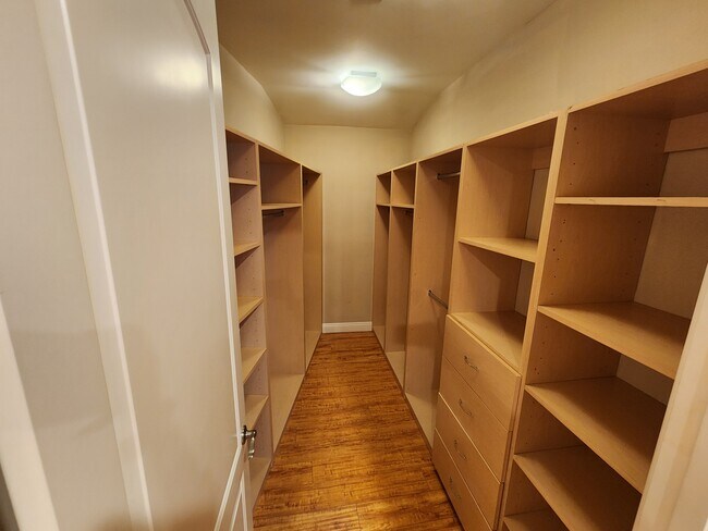 Building Photo - 11131 Sunshine Ter