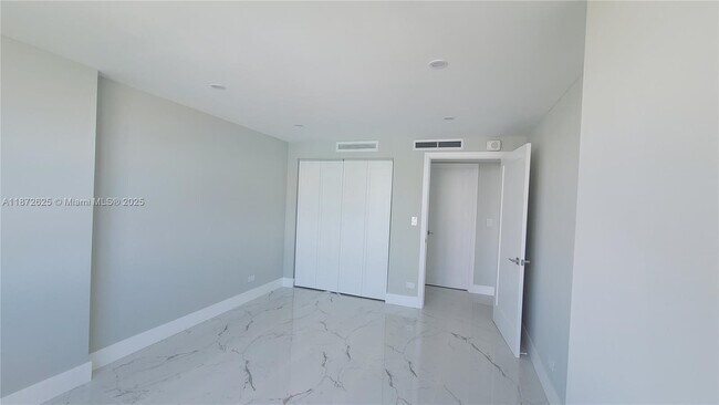 Building Photo - 6039 Collins Ave