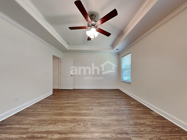 Building Photo - 984 Theodore Rd