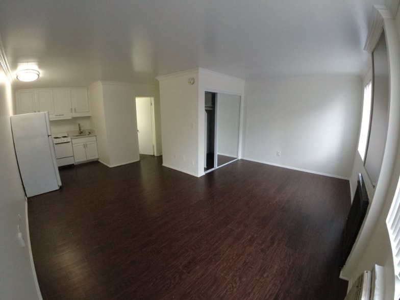 Building Photo - 320 S Occidental Blvd