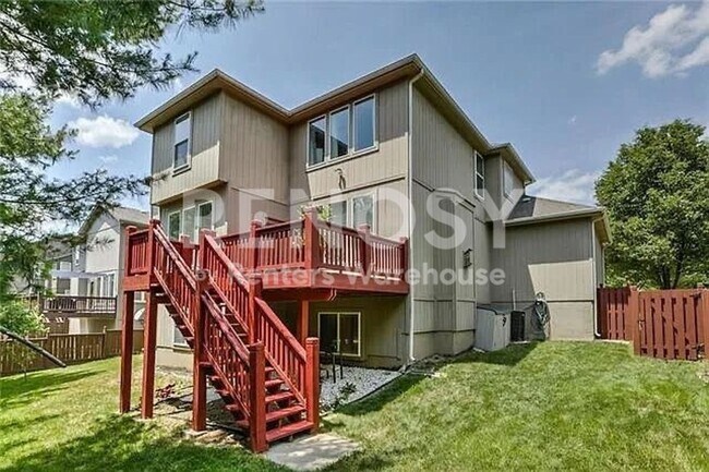 Building Photo - 5 Bedroom Home in Overland Park