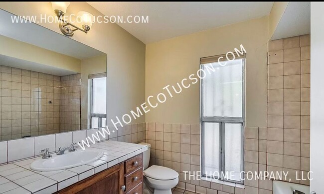Building Photo - 525 W Orango Pl