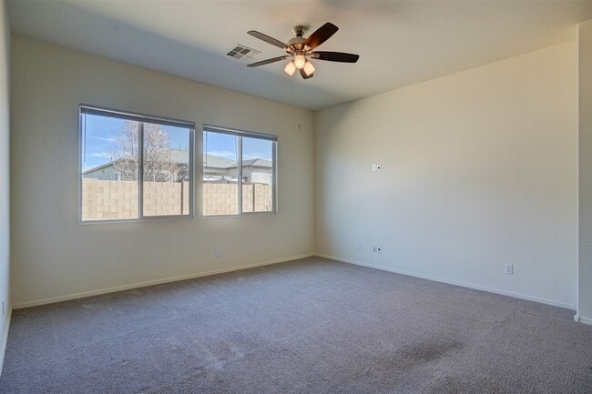 Building Photo - 3 bed 2 bath home in Quailwood!