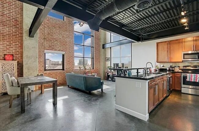 Building Photo - 3110 Thomas Ave