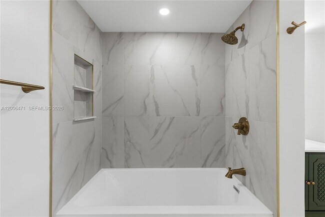 Building Photo - 1400 NE 57th Ct