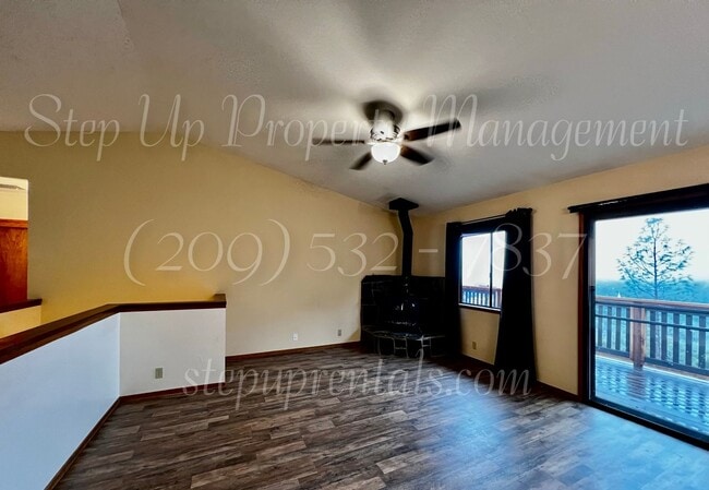 Building Photo - Spacious 3 Bedroom, 2.5 Bath Home in Myers Hill!