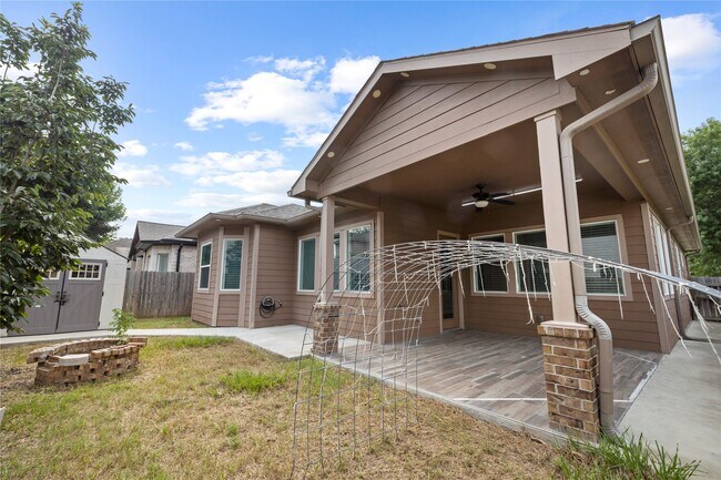 Building Photo - 8938 Intervale St