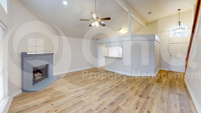 Building Photo - 804 Squire Ct