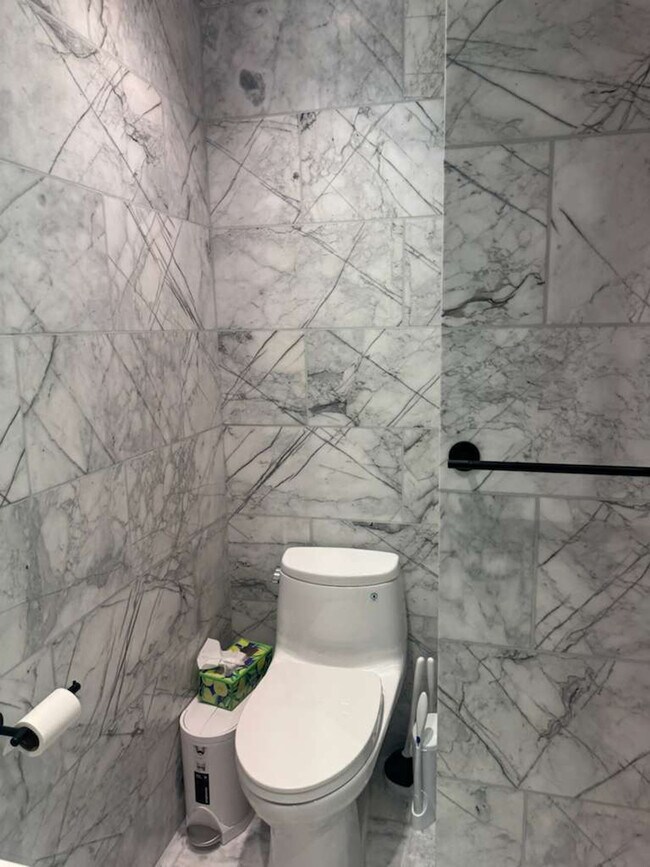 Building Photo - 53 W 82 St