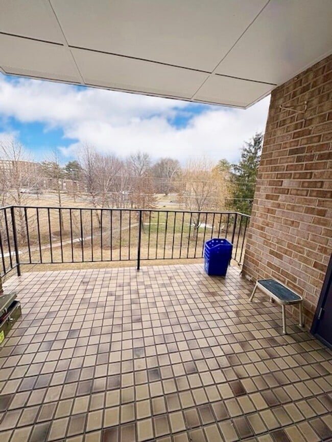 Building Photo - 2109 Greenery Ln