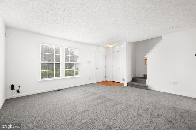 Building Photo - 14 Gemstone Ct