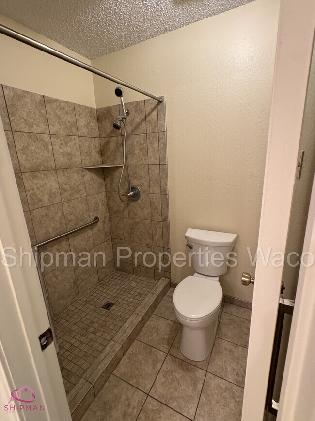 Building Photo - 919 La Porte Dr