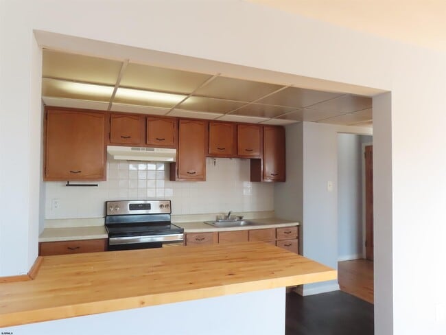 Building Photo - 139 N Dorset Ave