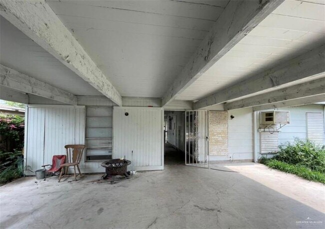 Building Photo - 1822 E Madison Ave