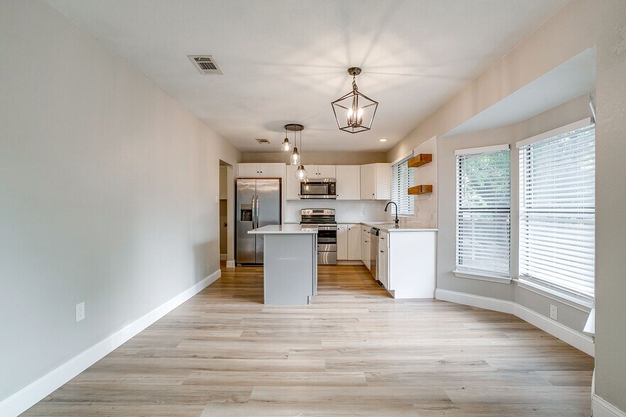 Dining Area - 7920 Lazy Brook Dr