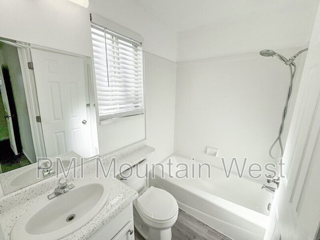 Building Photo - 36 Orchard Ln