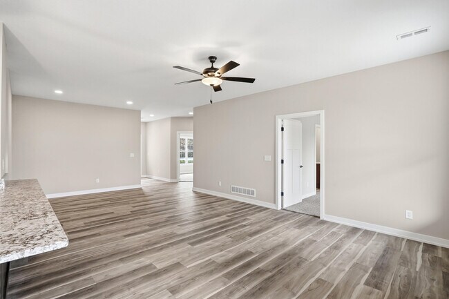 Building Photo - 1044 Stonehaven Dr