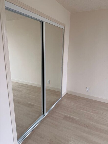 Building Photo - 525 N San Mateo Dr