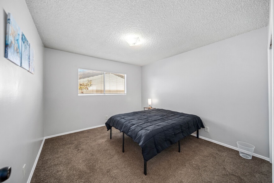 Building Photo - 45426 10th St W