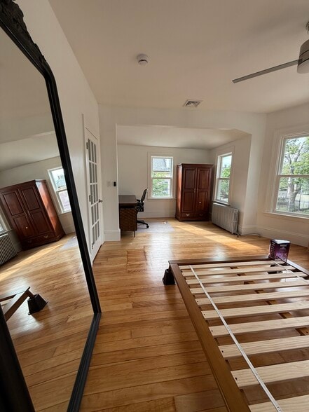 Building Photo - 96 Munroe St