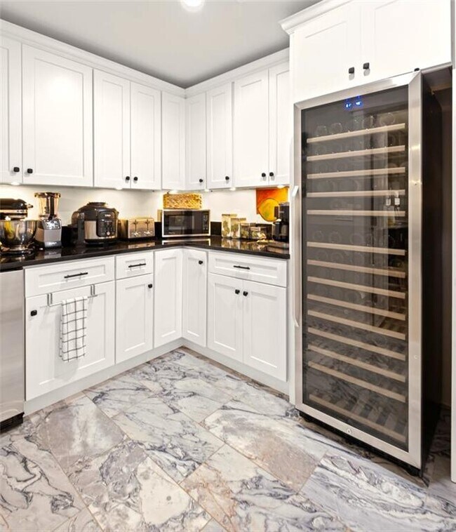 Building Photo - 8175 Main St