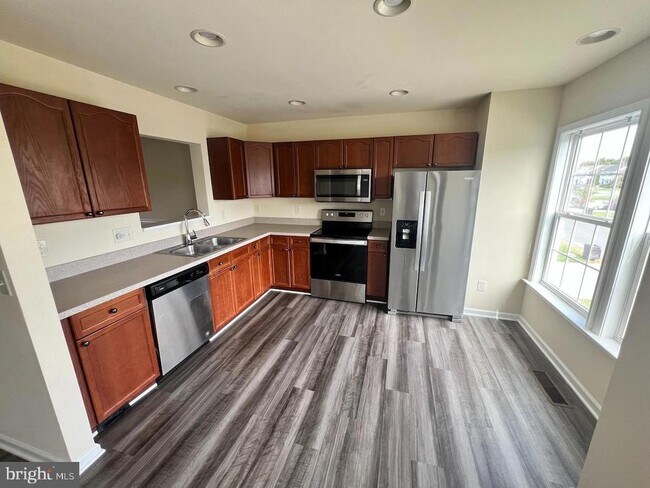 Building Photo - 705 PRENTISS Pky