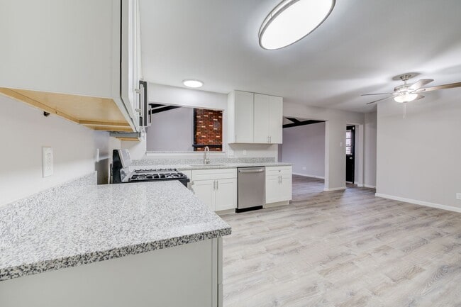 Building Photo - 3 bedroom 2 bath house with attached garage.